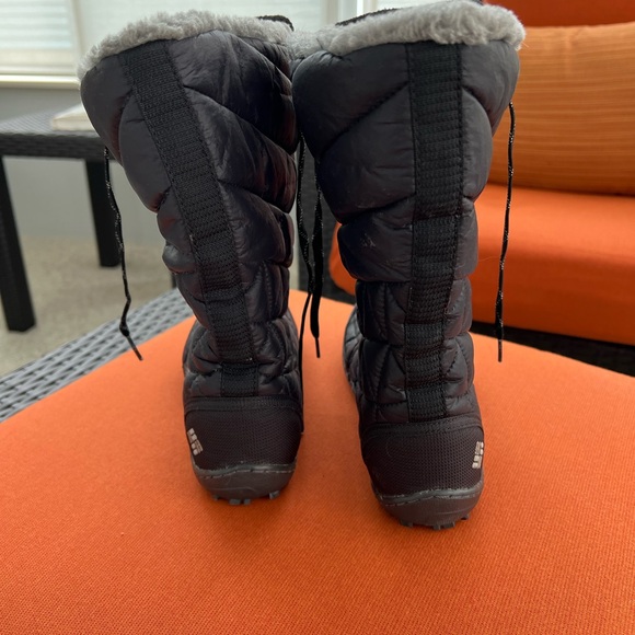 Columbia Women's Black Quilted Winter Boots - Picture 2 of 4